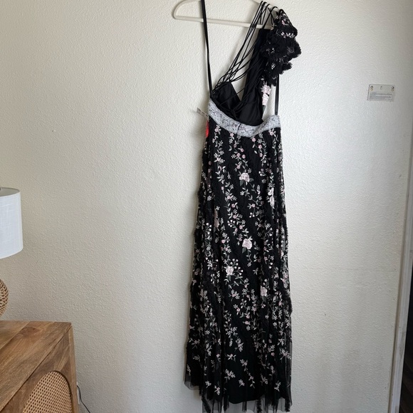 Mac DUGGAL Floral Embroidered One-Shoulder Gown - Picture 10 of 14